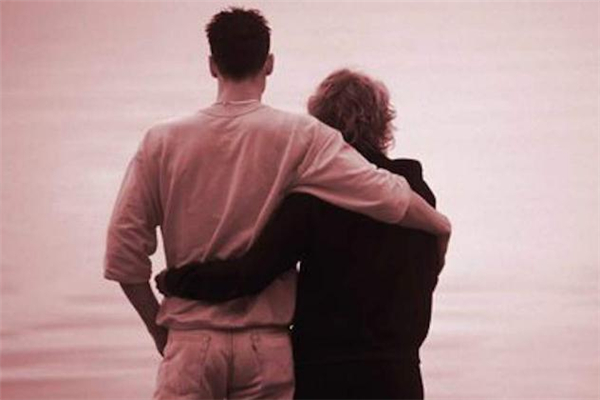 女孩对恋爱完全没兴趣,女生对爱情不感兴趣