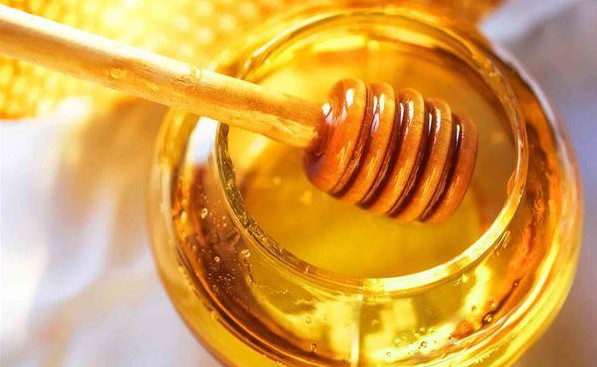 婴儿几个月能吃副食,宝宝肠胃不好可以吃辅食吗 婴儿几个月能吃副食,宝宝肠胃不好可以吃辅食吗