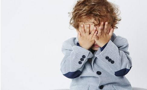 什么是儿童自闭症有哪些表现,儿童自闭症是怎么引起的