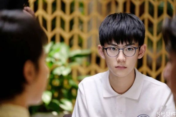 原生家庭 强势妈妈对女儿影响,原生家庭父亲强势对儿子的影响