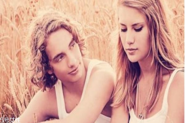 男生开始对你心动的表现,男生对你心动是什么样子