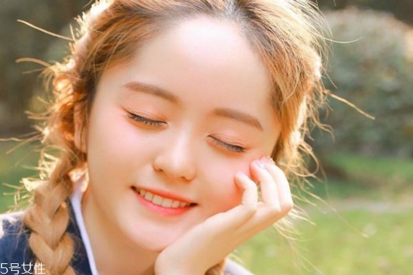 女生是不是只会对喜欢的人撒娇,女人爱撒娇是因为什么