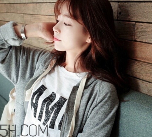 女生说做朋友还追不追怎么回答,女生说先做朋友还追不追