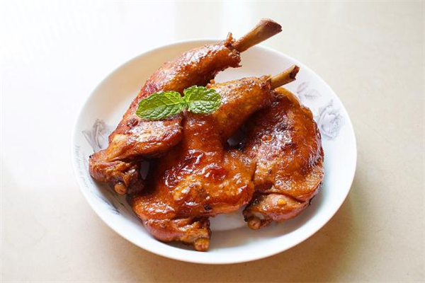 鸡腿和鸡胸肉哪个营养高,鸡脯肉和鸡腿哪个营养高