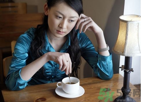 单身男会爱上已婚女人吗?,单身女孩爱上已婚男人