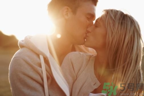 老是喜欢幻想,老是喜欢幻想怎么回事