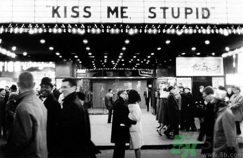 让情侣感情升温的话题,情侣之间怎样让感情迅速升温