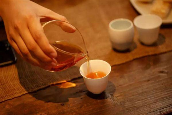 黑茶一定要煮着喝吗,黑茶必须煮着喝还是泡着喝