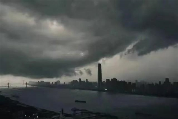 武汉暴雨白昼如夜的原因,武汉暴雨白昼如夜高空作业 武汉暴雨白昼如夜的原因,武汉暴雨白昼如夜高空作业
