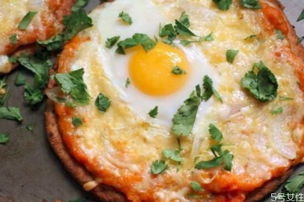 咸鸭蛋和鸡蛋哪个有营养,鸭蛋和鸡蛋哪个更营养