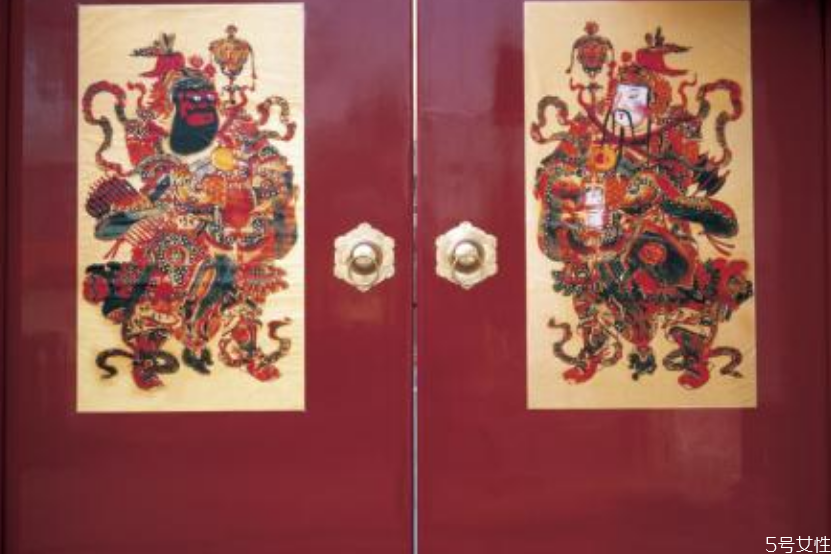 一扇门可以贴门神吗,一扇门怎么贴门神