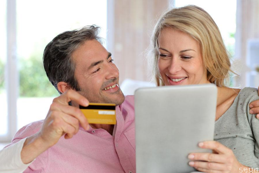 过年该不该给父母红包给多少钱,过年要给父母红包吗