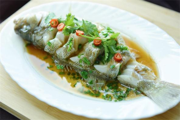 烤箱可以做清蒸鲈鱼吗窍门,烤箱清蒸鲈鱼的做法