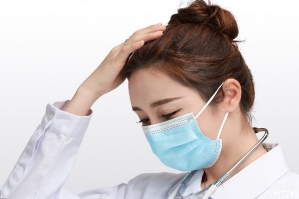 口罩颜色深好还是浅好修饰睑,口罩深色好还是浅色好