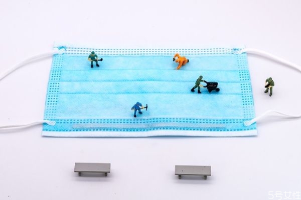 带口罩感染几率,戴口罩和不戴口罩的感染几率