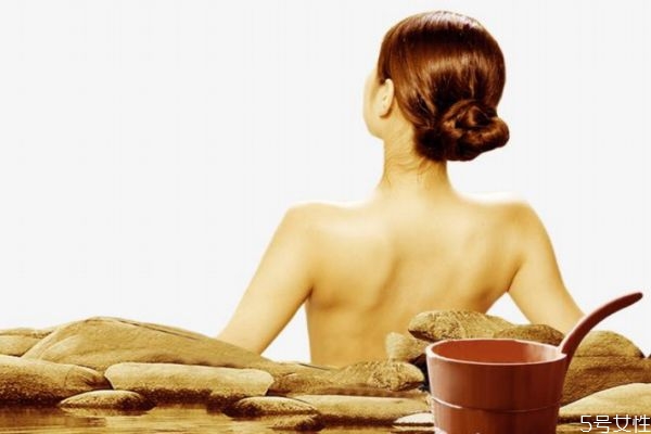 女人泡澡和汗蒸哪个好,泡澡汗蒸的好处