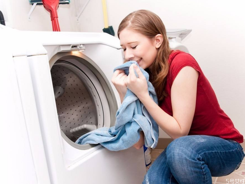 84会让黑色衣服褪色吗,黑色衣服被84褪色了怎么办