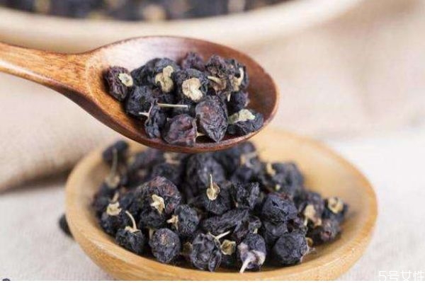 黑枸杞是啥,黑枸杞是枸杞吗