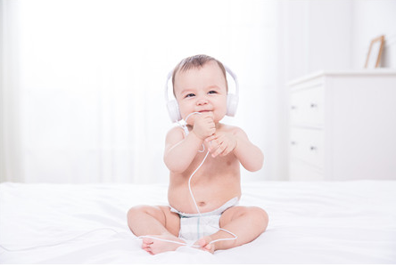 宝宝喉咙卡东西会发烧吗,小孩喉咙有异物会引起发烧吗 宝宝喉咙卡东西会发烧吗,小孩喉咙有异物会引起发烧吗