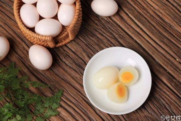 鸽子蛋不适合什么人吃,鸽子蛋适合什么人群吃