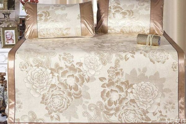 冰丝凉席不用了怎么保存?需要洗吗,冰丝凉席可以晒太阳吗