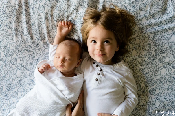 新生儿夏天能吹空调吗 要注意什么,新生儿夏天能吹空调吗?