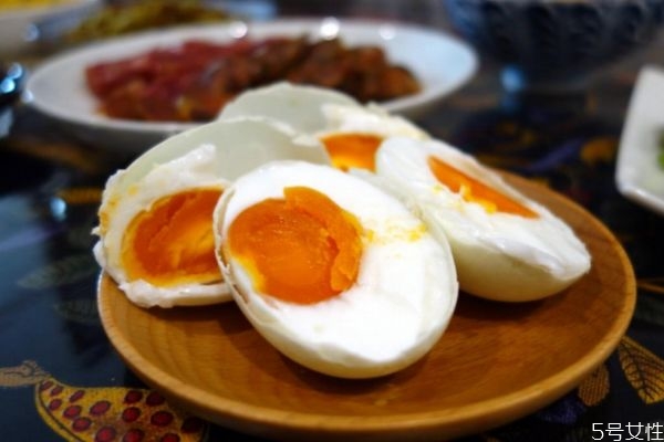 咸鸭蛋为什么那么咸,鸭蛋为啥是咸的