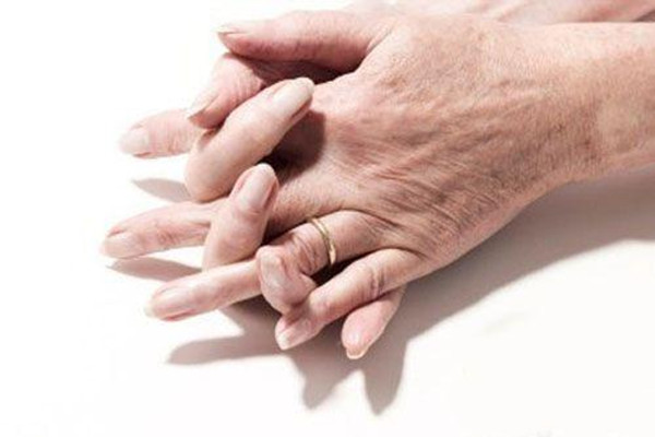 手掌爱出汗怎么办,为什么手掌心爱出汗