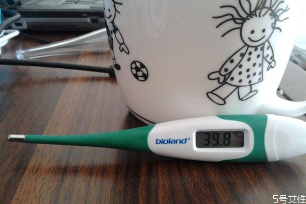 小孩多少度算是高烧,孩子高烧不退反复发作是什么原因