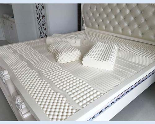 乳胶床垫有咯吱咯吱声音吗,乳胶床垫有橡胶味正常吗