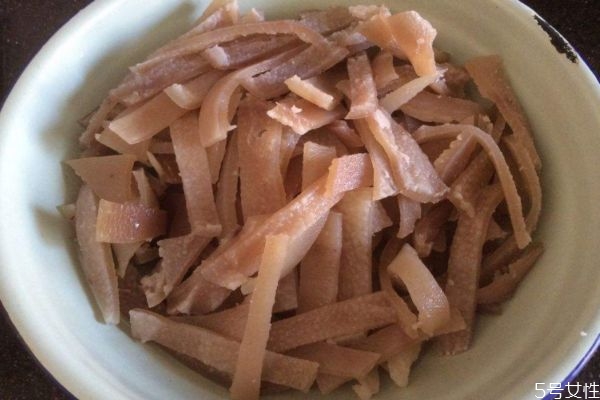 猪皮怎么做最好吃呢?,猪皮可以吃吗,有什么作用