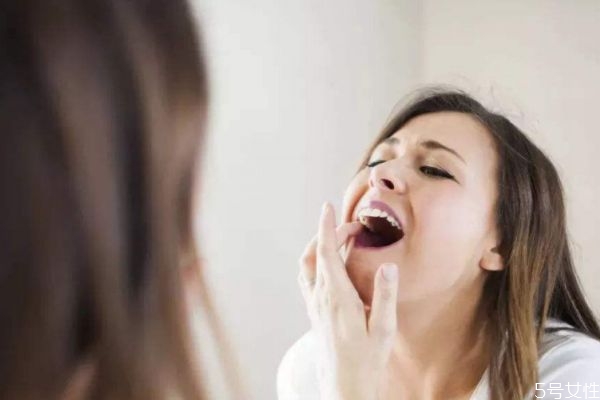 早上起床后口苦是什么原因,早上起床口里发苦是什么原因