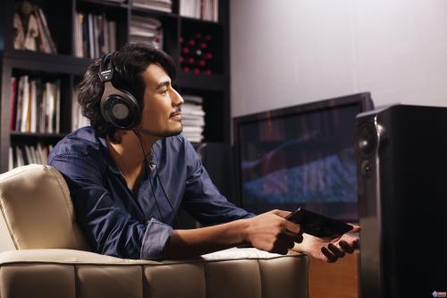 蓝牙耳机和有线耳机哪个辐射大一点,有线耳机辐射大还是蓝牙耳机辐射大