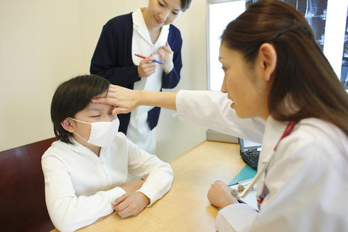 发烧了要怎么样才能快速退烧,小孩低烧需要吃退烧药吗