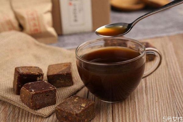 红糖水可以调理月经不调吗,喝红糖水可以让月经快点来吗