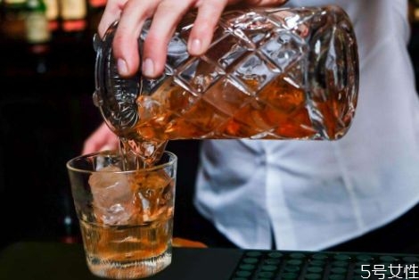 家里存放酒精不能超过多少,家庭中保存酒精要注意什么 家里存放酒精不能超过多少,家庭中保存酒精要注意什么