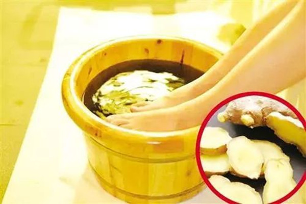 泡脚可以消除水肿吗,用什么泡脚可以缓解脚上的水肿