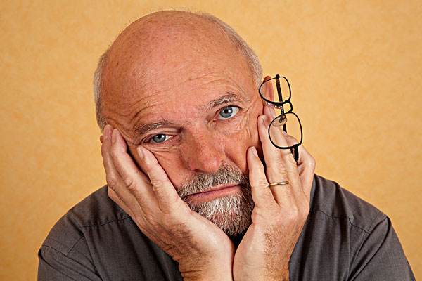 经常胃胀气怎么办?这4个妙招,老人胃胀气不消化怎么办快速解决