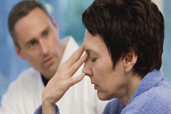 女性肝郁怎么引起的,女人肝郁的症状及治疗