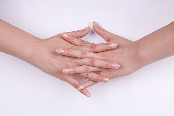 手指冰凉是怎么回事啊,手指冰凉是什么原因引起的