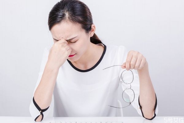 眼睛疲劳什么原因引起的,眼睛很疲劳是什么原因 眼睛疲劳什么原因引起的,眼睛很疲劳是什么原因