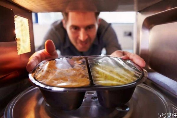 微波炉加热的原理是什么,微波炉加热的工作原理是什么?