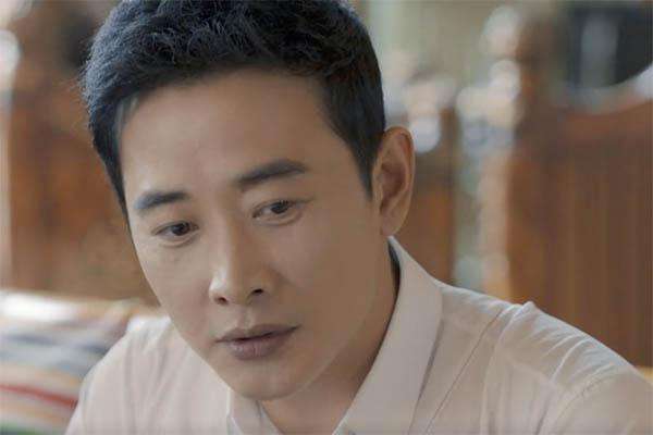 嘴唇发白是什么原因引起的,嘴唇干裂发紫怎么回事