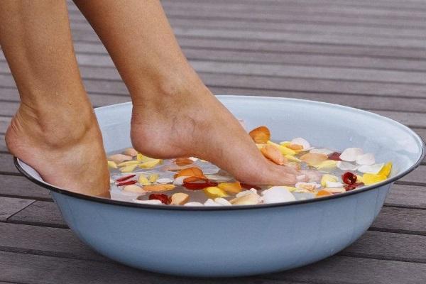 手脚冰凉是什么原因男性,手脚总是冰冷是什么原因 手脚冰凉是什么原因男性,手脚总是冰冷是什么原因