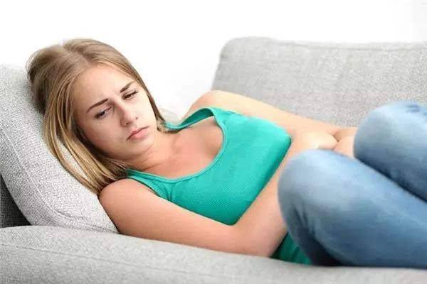 排卵期出血跟来月经一样,排卵期像来月经一样出血是怎么回事 排卵期出血跟来月经一样,排卵期像来月经一样出血是怎么回事