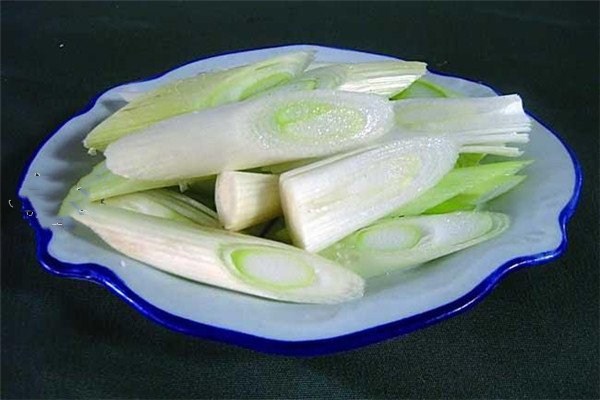 吃大葱对身体有什么好处和坏处,女性吃大葱对身体有什么好处