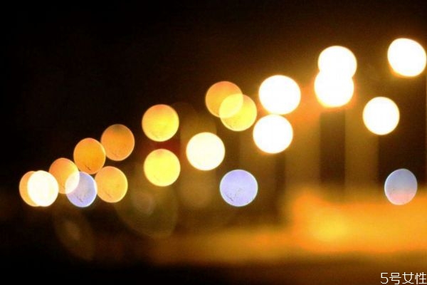 眼睛散光是什么原因造成的,散光是怎么造成的