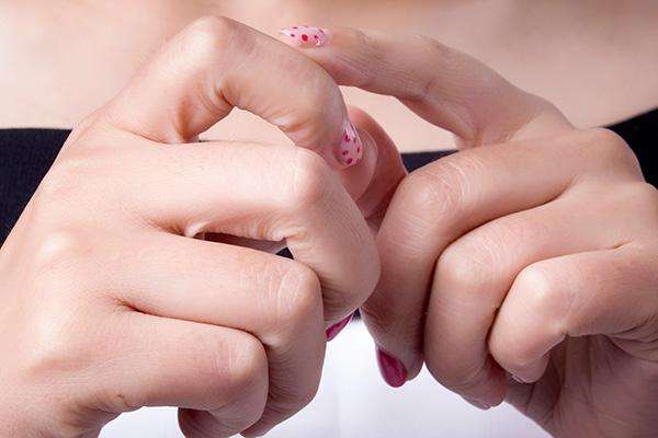 经常掰手指会变粗吗,掰手指会让手指变粗吗 经常掰手指会变粗吗,掰手指会让手指变粗吗