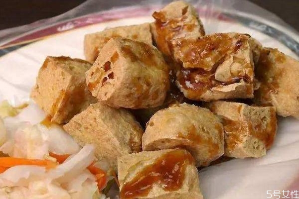 臭豆腐为什么闻起来臭吃起来香,臭豆腐闻起来什么味道