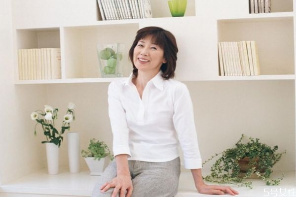 什么是更年期呢,什么叫更年期更年期 什么是更年期呢,什么叫更年期更年期